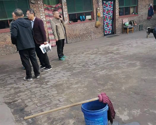 縣委、鎮(zhèn)府領(lǐng)導(dǎo)驗收工程