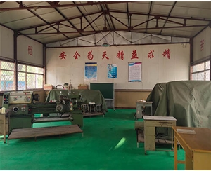 和靈石縣第一職業(yè)高中校領(lǐng)導(dǎo)在?？疾?
                                        class=